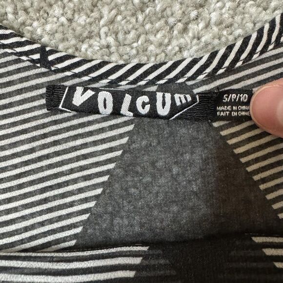 Volcom Strangler Cami Top Womens Small Black White Geometric Sheer Cropped - Picture 3 of 7